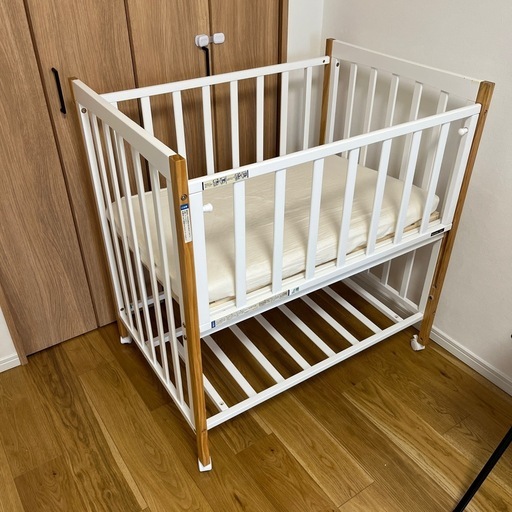 【ヤトミ】ベビーベッド　（布団付き）