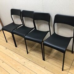 ブラック スタッキングチェア 4脚セット 樹脂座面 スチール脚 軽量 シンプル デザインチェア カフェ オフィス 会議椅子【糸島市内 送料無料】 251005-1の画像