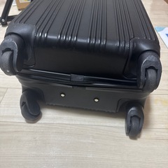 キャリーケース　機内持ち込み可能　黒　シンプル　1.2泊むけ向けの画像