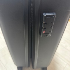 キャリーケース　機内持ち込み可能　黒　シンプル　1.2泊むけ向けの画像