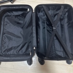キャリーケース　機内持ち込み可能　黒　シンプル　1.2泊むけ向けの画像