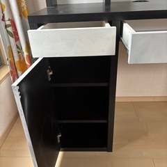 IKEA 学習机の画像