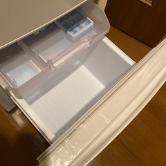 【美品】三菱 2ドア冷蔵庫 MR-P15K-W（146L・2024年製・マットホワイト）半年使用の画像
