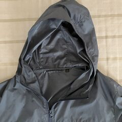 商談中　UNIQLO製　ジャンパー　フード付き　メンズ：ＸＬの画像