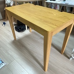 引き出し付きデスクの画像