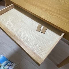 引き出し付きデスクの画像