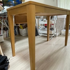 引き出し付きデスクの画像