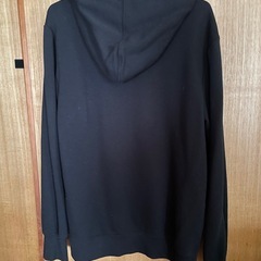 メンズパーカー黒の画像