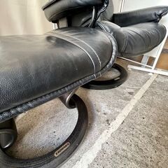 【武蔵小山店】 配送可！　エコーネス　ストレスレスチェア　コンサル　本革　黒　オットマン付き　リクライニングチェア　ノルウェー家具　北欧家具　高級チェア　一人掛けソファ　ヴィンテージ　中古家具　ラウンジチェア EKORNES　Stressless chair　Consul　Black leather　Ottoman included　Reclining chair　Norwegian furniture　Scandinavian designの画像
