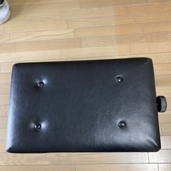 ピアノ椅子の画像