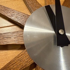 ニトリ　静音壁掛け時計　天然木アッシュ無垢材使用の画像