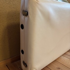 マッサージ施術用折りたたみベッドの画像