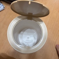ゴミ箱の画像