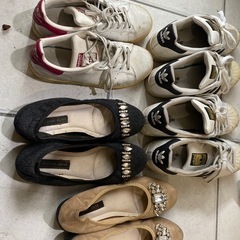 adidasスニーカーなどの画像