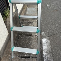 3段脚立の画像