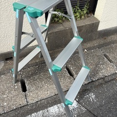 3段脚立の画像