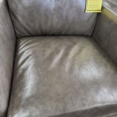 J1584【リユースのサカイ柏店】エア・リゾーム　一人掛けデザインソファ　パーソナルチェア　LAURU　ラウル　レザー　グレー　クリーニング済　参考価格23,990円の画像