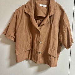 2。女性の服　4つありますの画像