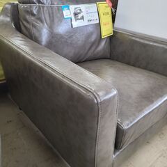 J1585【リユースのサカイ柏店】エア・リゾーム　一人掛けデザインソファ　パーソナルチェア　LAURU　ラウル　レザー　グレー　クリーニング済　参考価格23,990円の画像