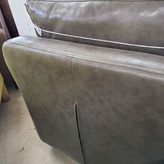 J1585【リユースのサカイ柏店】エア・リゾーム　一人掛けデザインソファ　パーソナルチェア　LAURU　ラウル　レザー　グレー　クリーニング済　参考価格23,990円の画像