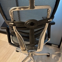 エルゴヒューマン　プロ　オットマン付きの画像
