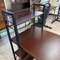 机  パソコンデスク  棚付きの画像