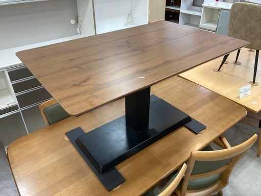 取りに来れる方限定！ニトリの昇降テーブルです！