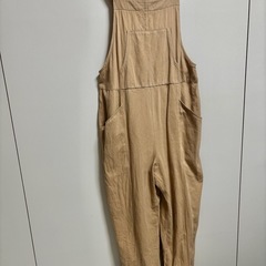 3。女性のサロペット4つありますの画像
