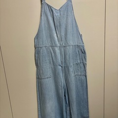 3。女性のサロペット4つありますの画像
