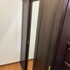 クローゼットと洋服ダンスの画像