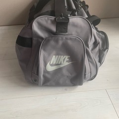 NIKE ボストンバッグ　グレー　ナイキ
の画像