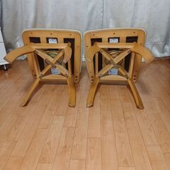 回転ダイニングチェア二脚の画像