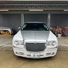 コミコミ金額！クライスラー 300C ツートンカラー！ 機関良好 美車 内装極上 サンルーフ 22インチ社外アルミ 革シート 左ハンドル 3.5LV6 の画像