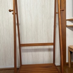 木製ハンガーラックの画像