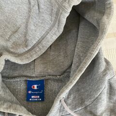 チャンピオン製　パーカーフード付き　メンズ：Ｌ　グレー色の画像