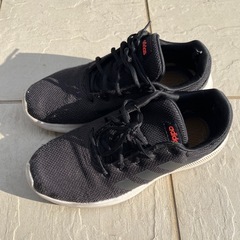 adidas黒スニーカー【27.0】の画像