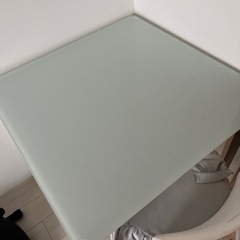 テーブル 椅子の画像