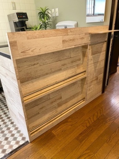 【カフェ】　美品、中古キッチンカウンターと吊り戸棚　ダイノックシート
