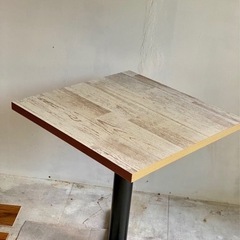 【お得】カフェテーブル　ダイノックシート✖️天然木✖️アイアンの画像