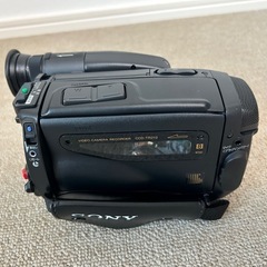 【新品未使用】SONY CCD-TR212 本体＋AC-V30充電器＋バッテリーの画像