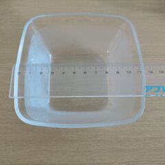 ガラスの食器２種の画像