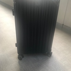 スーツケース　黒　62L   41長さ x 26.5幅 x 64高さ cm （一週間旅行目安）の画像