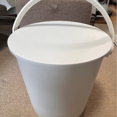 フタ付きバケツ収納　ホワイト　20L おもちゃ箱やウォーターサーバーの水ストック収納の画像