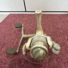 中販紅　【Week】C ジャンク品　釣り用Reelリール　4基　現状渡し　10-05-04 の画像
