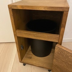 天然木材・サイドテーブルにもなるダストボックス・ゴミ箱付きの画像