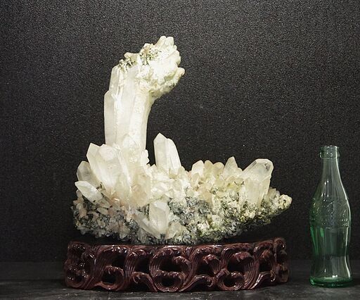 ☆緑簾石 共生水晶クラスター6.9㎏　鉱物標本　中国四川省　水石　鑑賞石　パワーストーン