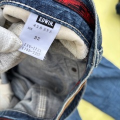 EDWINの人気モデル「415XVS」シリーズです👖 自然なヴィンテージ加工がかっこよく、カジュアルにもきれいめにも◎ サイズは32インチ（メンズM相当）。 バックポケットのステッチがアクセント✨ 状態も良好で、まだまだ活躍します！ ガレージフリマで実物チェック大歓迎です🙌の画像