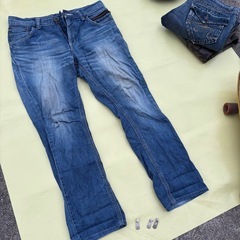 EDWINの人気モデル「415XVS」シリーズです👖 自然なヴィンテージ加工がかっこよく、カジュアルにもきれいめにも◎ サイズは32インチ（メンズM相当）。 バックポケットのステッチがアクセント✨ 状態も良好で、まだまだ活躍します！ ガレージフリマで実物チェック大歓迎です🙌の画像