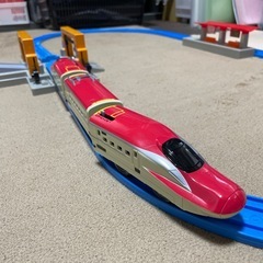 プラレール　連結！E6系スーパーこまち&トミカアーチ踏切セットの画像