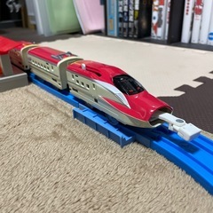プラレール　連結！E6系スーパーこまち&トミカアーチ踏切セットの画像